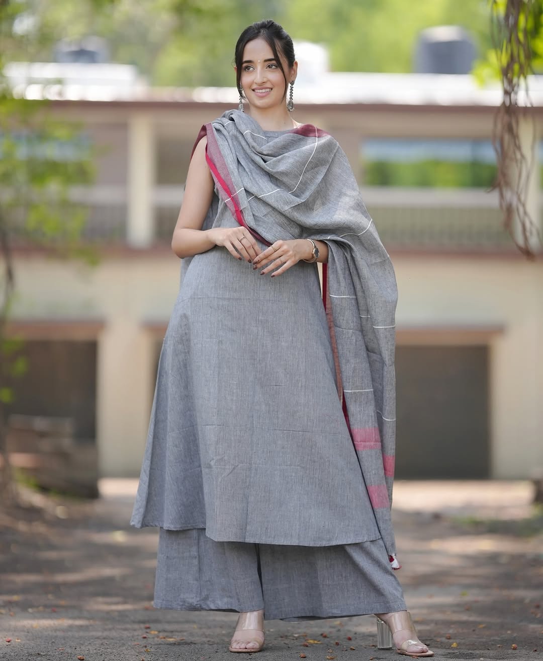 Beautiful and trendy kurti pant set