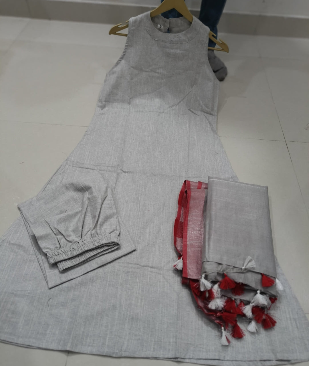 Beautiful and trendy kurti pant set